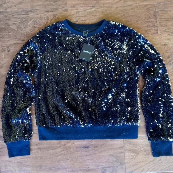 Forever 21 black sequined crew cut sweatshirt.  Size SM - Picture 1 of 3